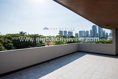 house-and lot-for-sale-in-mckinley-hill-village-fort-global-city-taguig-balcony-overlooking-skyline